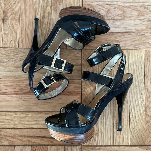 bebe Bacia Black Patent Leather High Heels with Brown Wood Platform - Picture 3 of 7